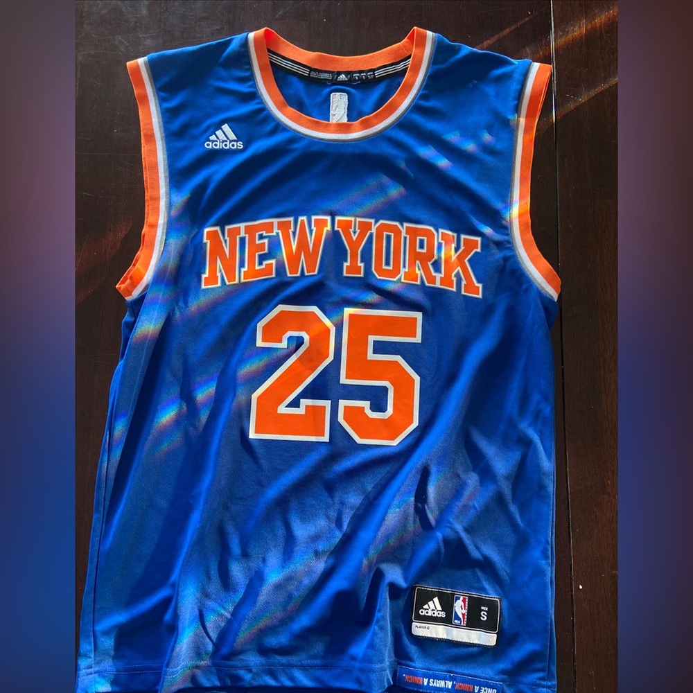 Men’s small Derek Rose Jersey
